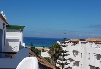 ATICOS Primera Linea en ZAHARA DE LOS ATUNES allows 18 year olds to book a room