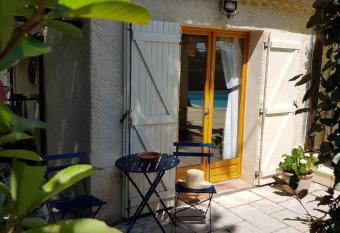 Studio Lorgues allows 18 year olds to book a room