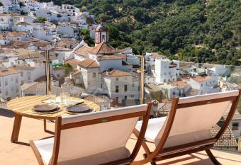 Benarrab   Hostel has Balcony rooms