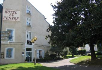 H  tel du Centre allows 18 year olds to book a room