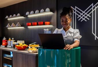 MOKA H  tel allows 18 year olds to book a room