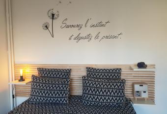 LE GARDEN CENTRAL STUDIO has Balcony rooms