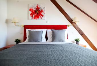 Sobe Bimbo allows 18 year olds to book a room