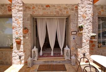 Aloe Luxury Apartments has Balcony rooms