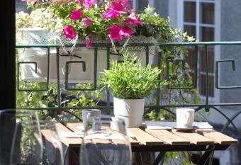 Acio blanco. Loft en el Casco Hist  rico de Ourense has Balcony rooms
