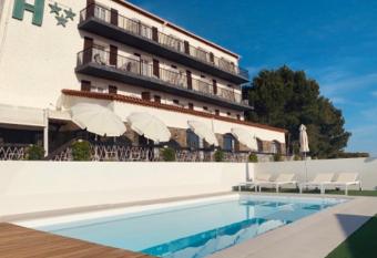 H  tel Le Belvedere allows 18 year olds to book a room