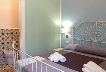 Valente rooms has Balcony rooms