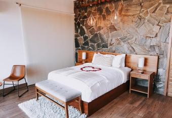 Siempre Valle Hotel Boutique allows 18 year olds to book a room