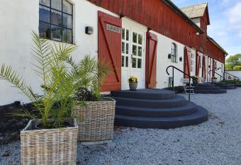 Gladsax G  rdshotell has Balcony rooms