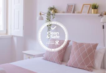 Living Coimbra Corpo de Deus has Balcony rooms