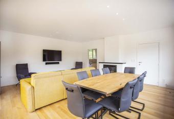 Huize Mamoesh allows 18 year olds to book a room