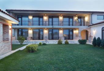 Sea View Vama Veche allows 18 year olds to book a room