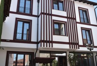 Prior Hotel has Balcony rooms