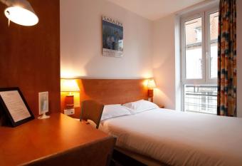 Hotel Le 21  me allows 18 year olds to book a room