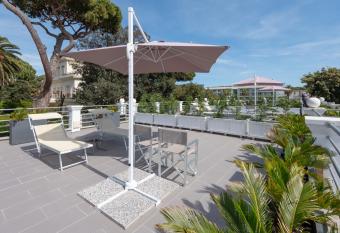 Lido Luxury Villas allows 18 year olds to book a room