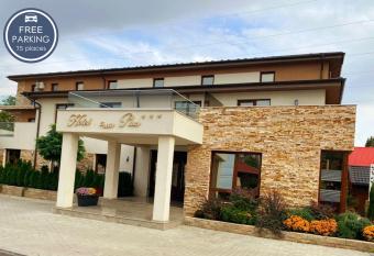 Hotel Yarus Plus has Balcony rooms