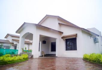 Nostalgia Villas has Balcony rooms