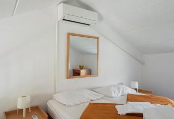 Apartments Hostin Ro  a Duga Uvala has Balcony rooms