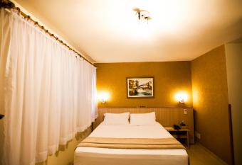 Harbor Self Cidade Verde has rooms with a private hot tub