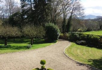 Laurel House has Balcony rooms