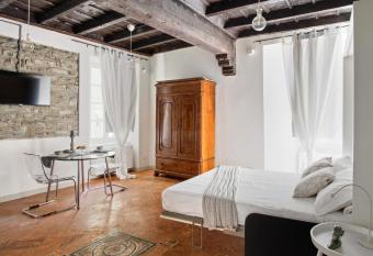 Moma2 - ByMyHomeInComo allows 18 year olds to book a room