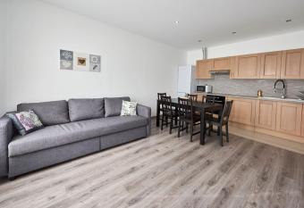 Appartement T3 Rdc au calme, 6 couchages allows 18 year olds to book a room