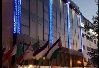 Al Mansi hotel has Balcony rooms