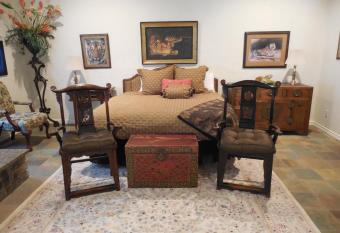 Dogwood Springs Lodgings has Balcony rooms