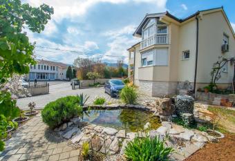 Bega Apartman allows 18 year olds to book a room