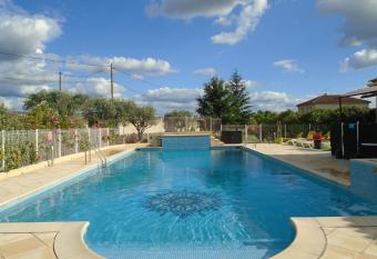 G  te Les Feuilles de Ch  ne allows 18 year olds to book a room