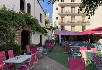 Hostal Horta Rosell has Balcony rooms