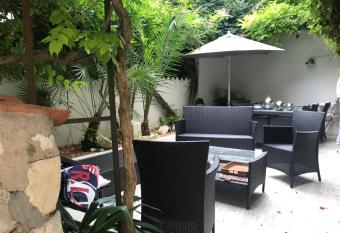 Cloutiers26 allows 18 year olds to book a room