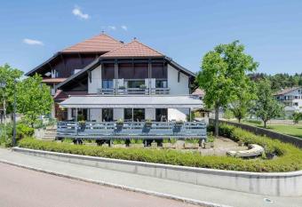 Logis h  tel Annecy nord / Argonay has Balcony rooms