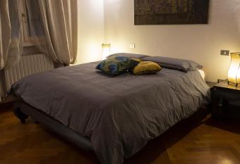 Villa Matildis has rooms with a private hot tub