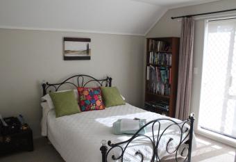 Quiet and cosy has Balcony rooms