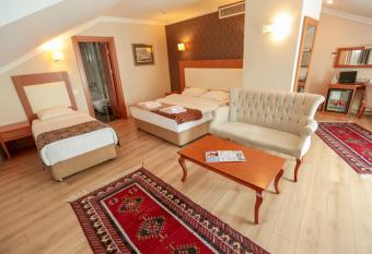 Grand Hotel Avcilar has Balcony rooms