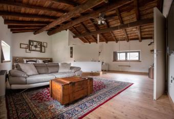 foresteria stazzona has rooms with a private hot tub