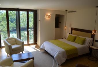 Reitoral de Parada allows 18 year olds to book a room