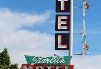 Starlite Motel has Smoking rooms