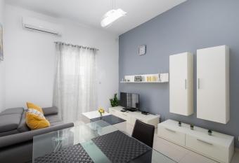 Modern 2 Bedroom Apartment (Msida) has Balcony rooms