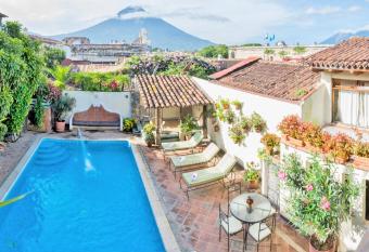 Hotel Casa del Parque by AHS allows 18 year olds to book a room