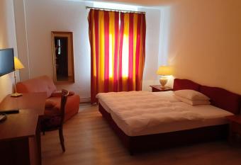 Hotel-Events Adlerpalast allows 18 year olds to book a room