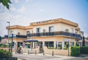 H  tel Le Plaisance has Balcony rooms