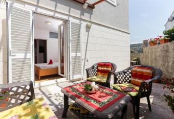 Apartments Pojko allows 18 year olds to book a room