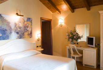 Albergo Da Nando has Balcony rooms