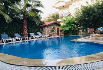 Villa Pedaliza has Balcony rooms