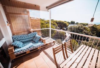 Romantic apartment with sea views in Platja d Aro has Balcony rooms