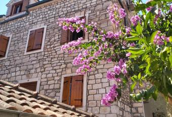 Vila Dora Supetar has Balcony rooms