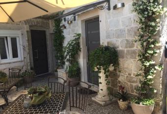 Guest House Laura has Balcony rooms