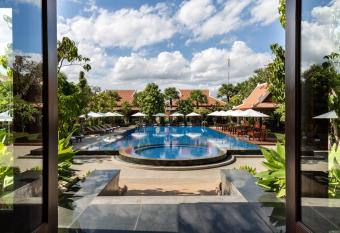 Angkor Privilege Resort & Spa has rooms with a private hot tub
